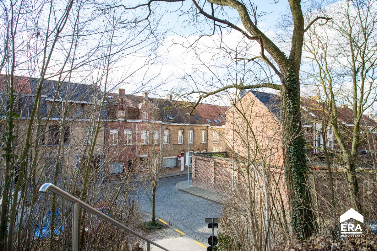 Woning met 2slpk (meerdere mogelijk) en stadskoer in Ieper € 170 000 ERA